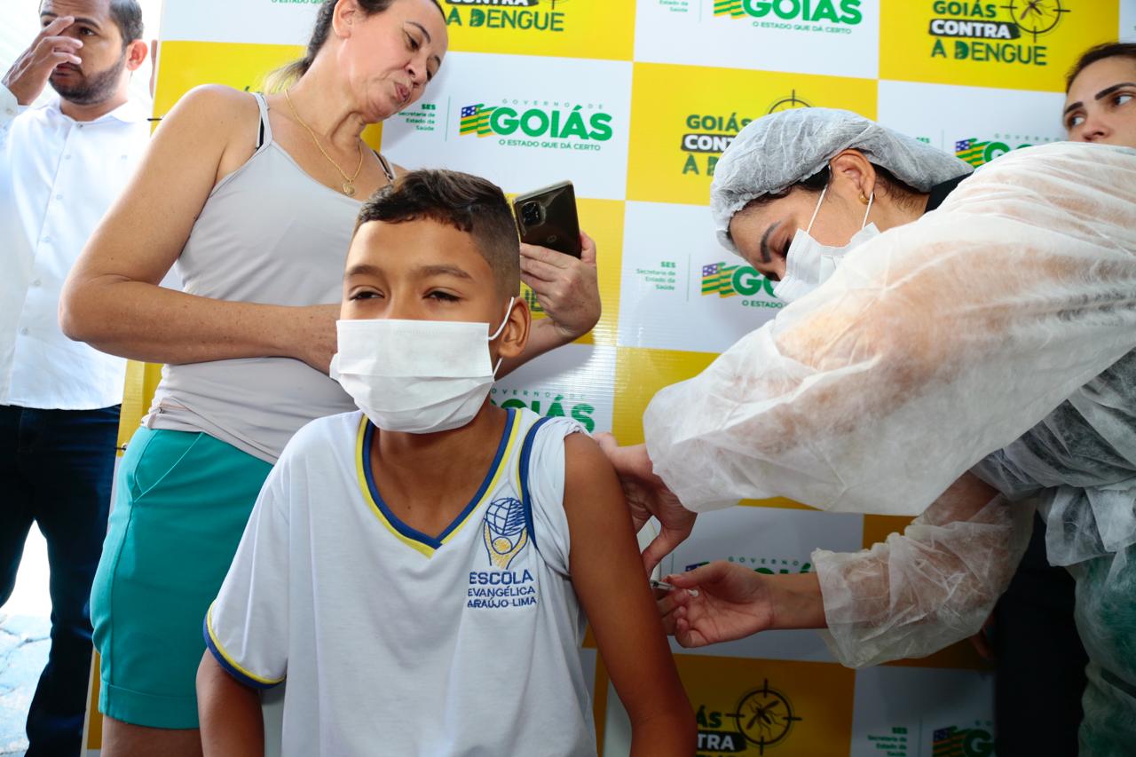 Iniciada a vacinação contra a dengue para crianças de 10 e 11 anos em Aparecida