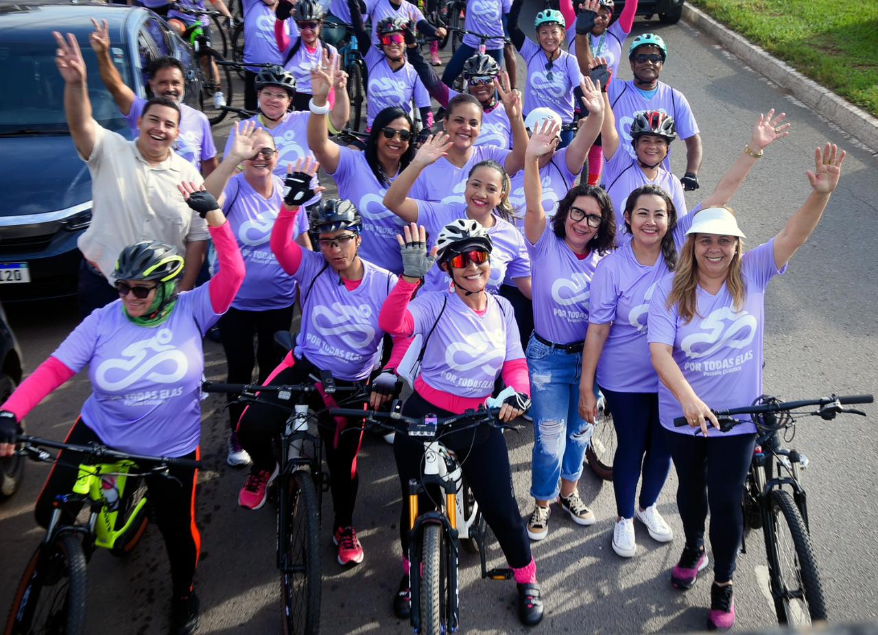 Passeio ciclístico em Aparecida cobra o fim da violência contra as mulheres