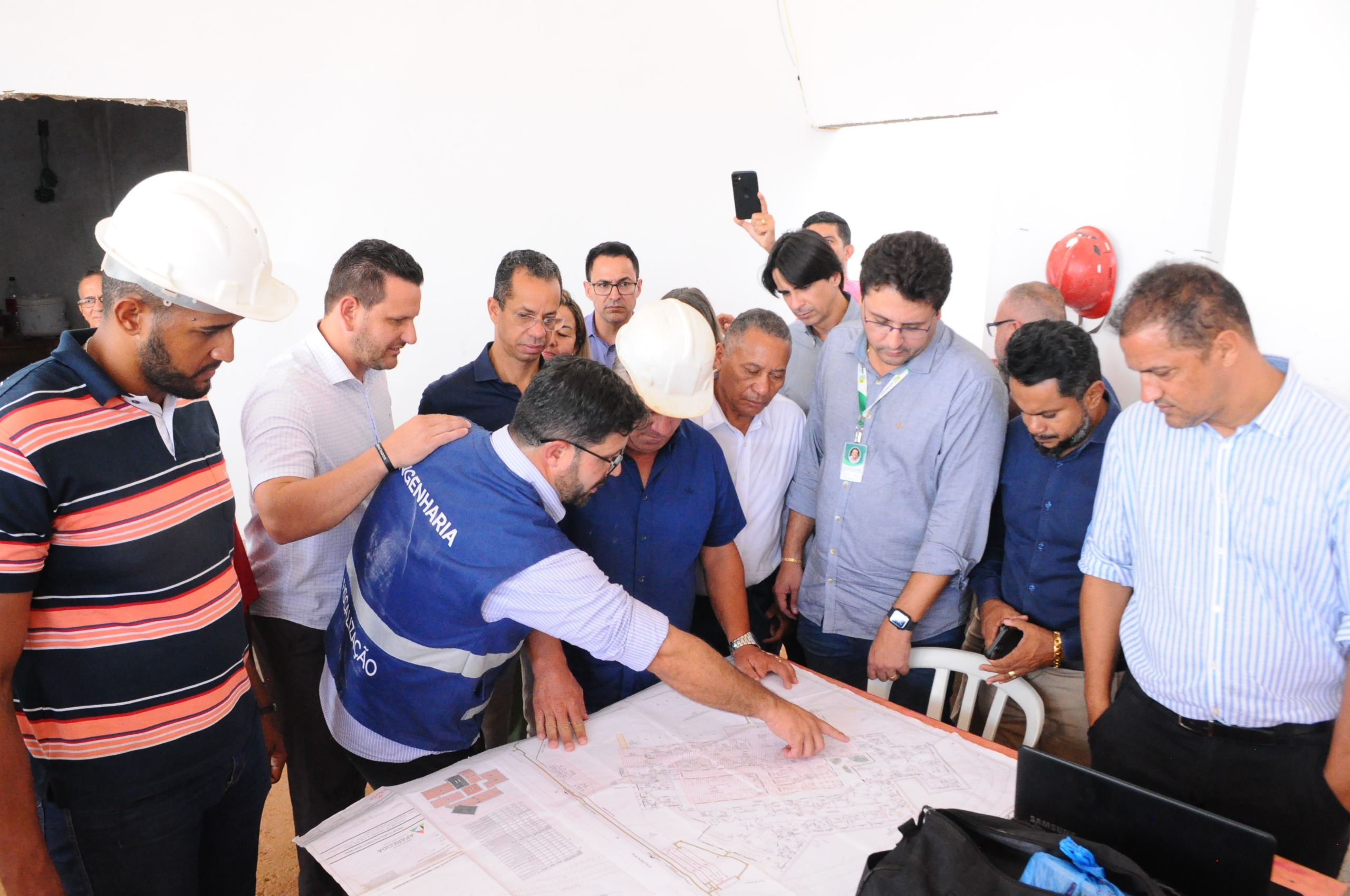 Prefeito Vilmar e vereadores vistoriam obras de unidades de Saúde de Aparecida