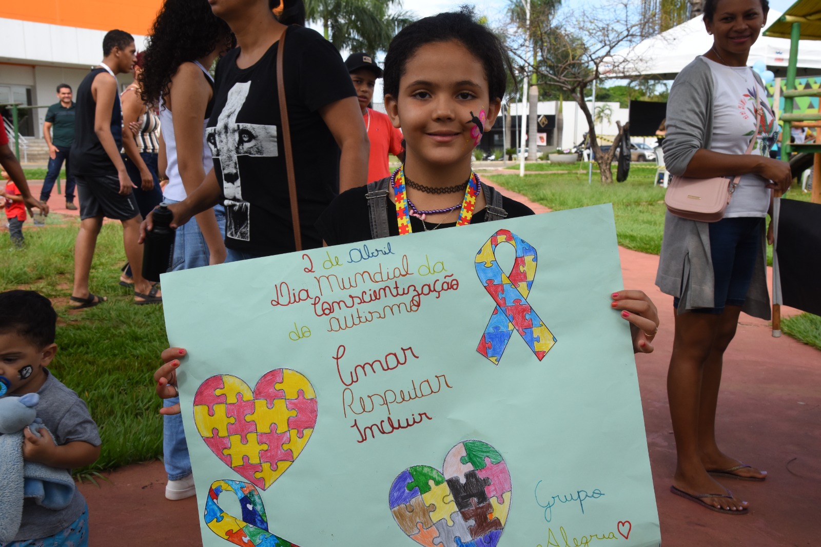 Saúde de Aparecida realiza caminhada para sensibilizar e informar a sociedade sobre o autismo