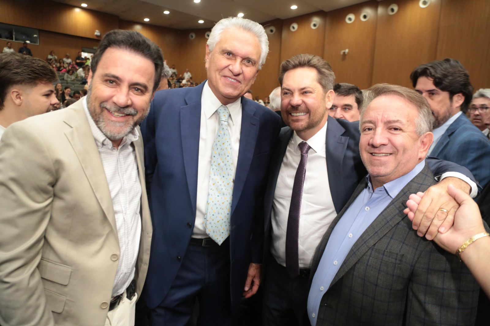 Prefeito Vilmar participa das comemorações do aniversário do presidente da Alego, Bruno Peixoto