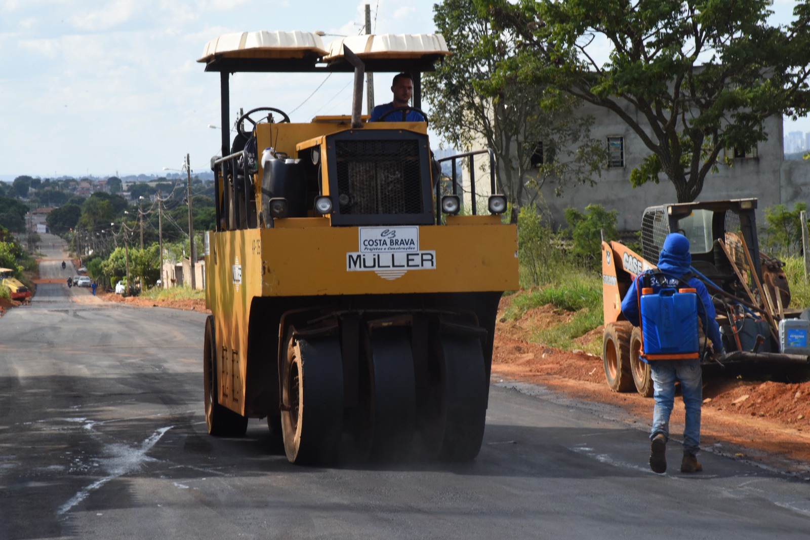 Obras de pavimentação avançam na Vila Delfiore e Jardim Cascata