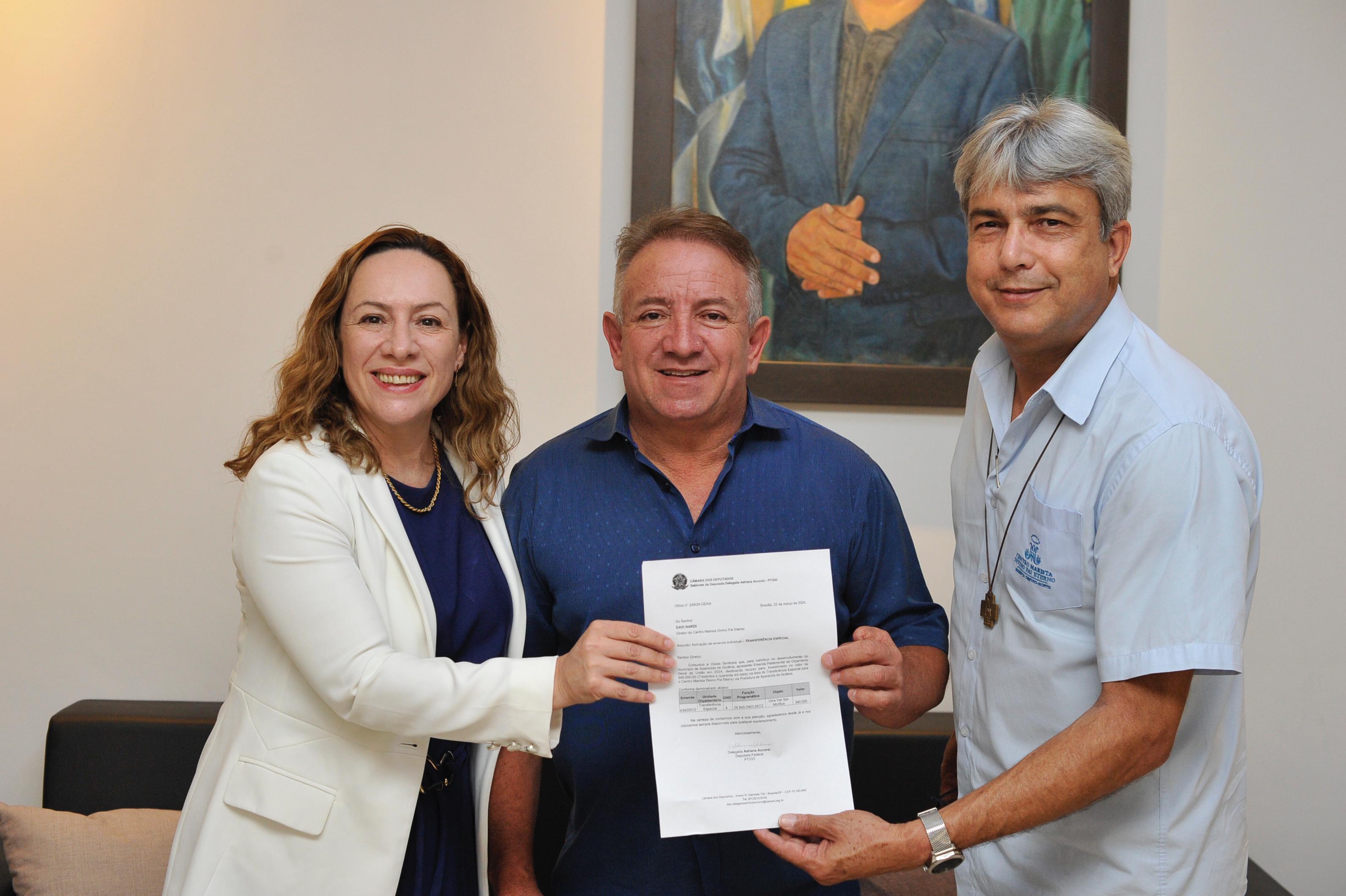 Prefeito Vilmar recebe deputada Adriana Accorsi que destinou R$ 5,4 milhões em emendas para Aparecida