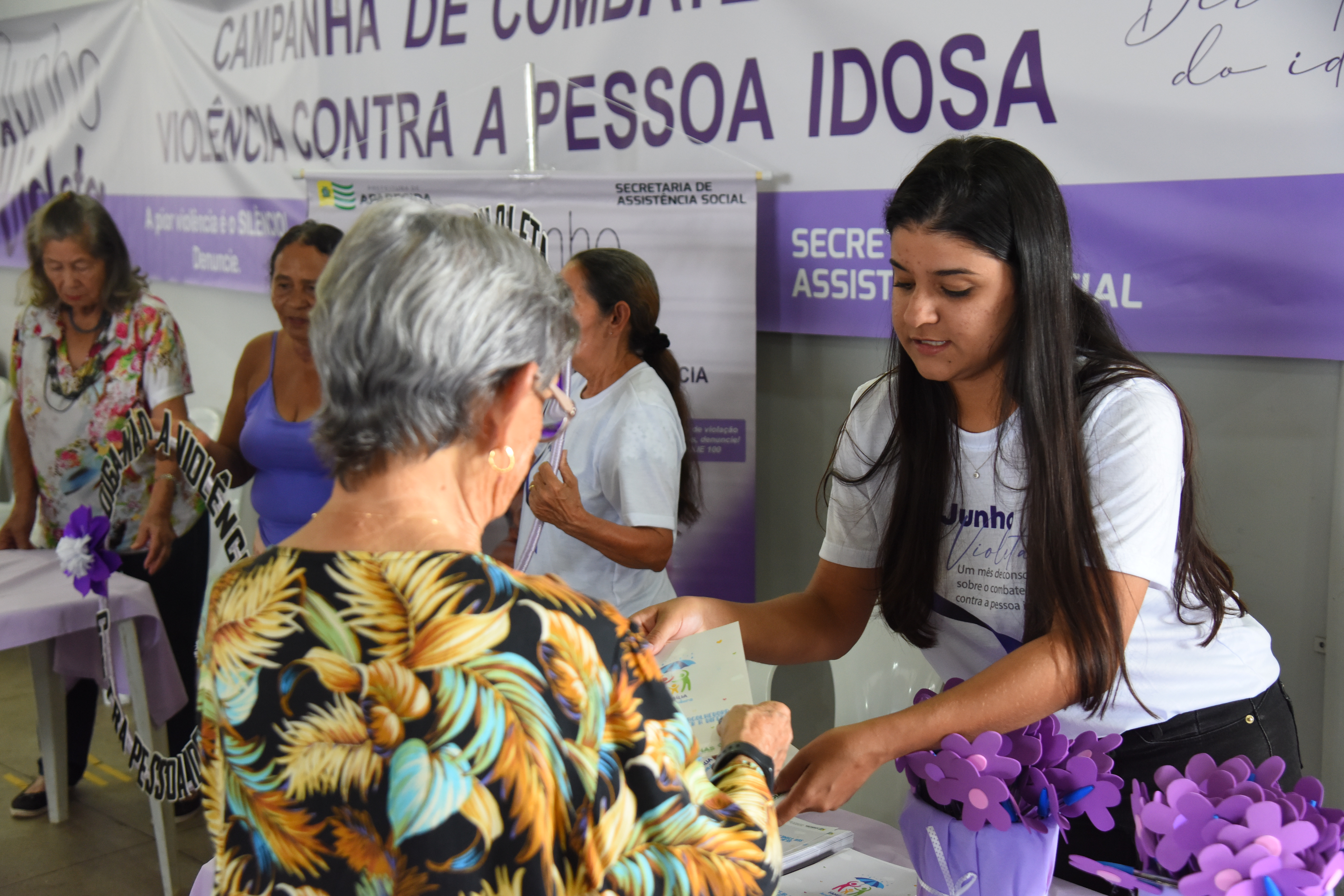 Campanha de Combate à Violência Contra Idosos instrui público sobre direitos e canais de denúncias