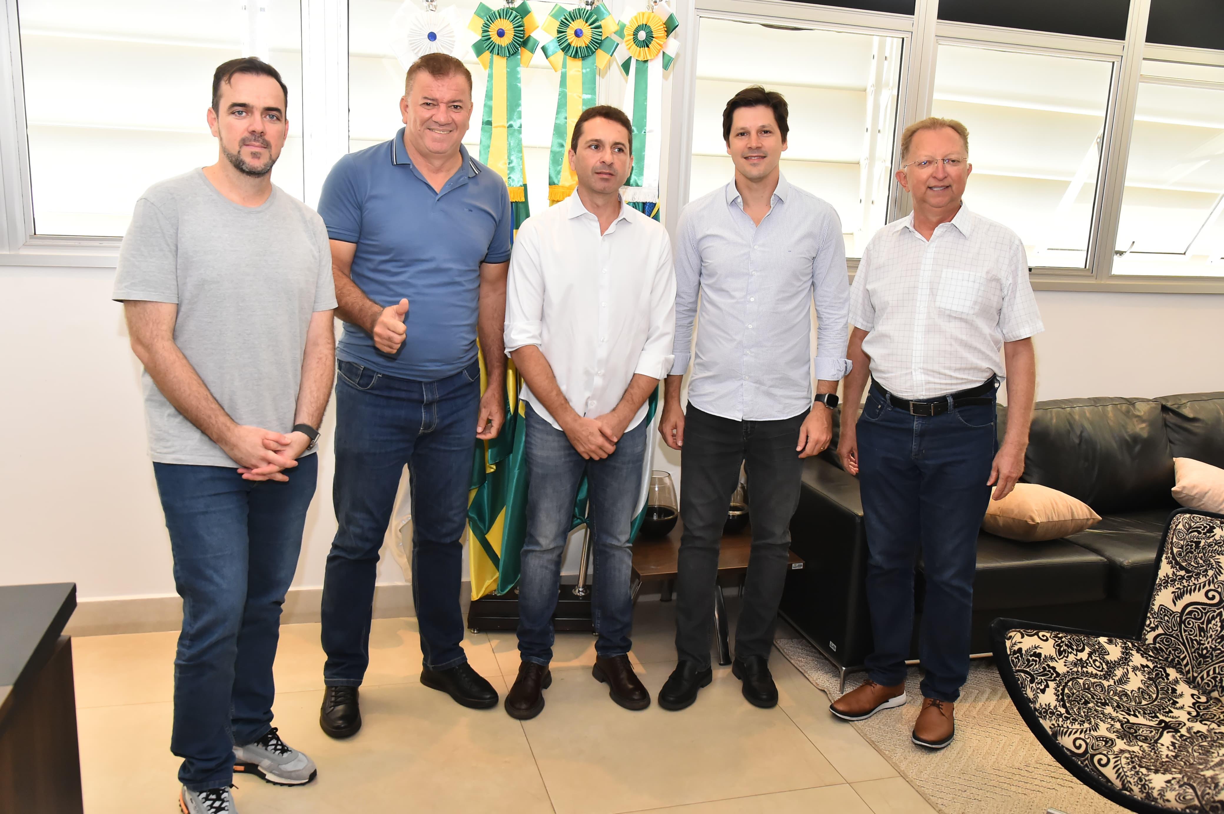 Vilela recebe Daniel, Mendanha, João Campos e Gilsão para trabalharem dobrado por Aparecida