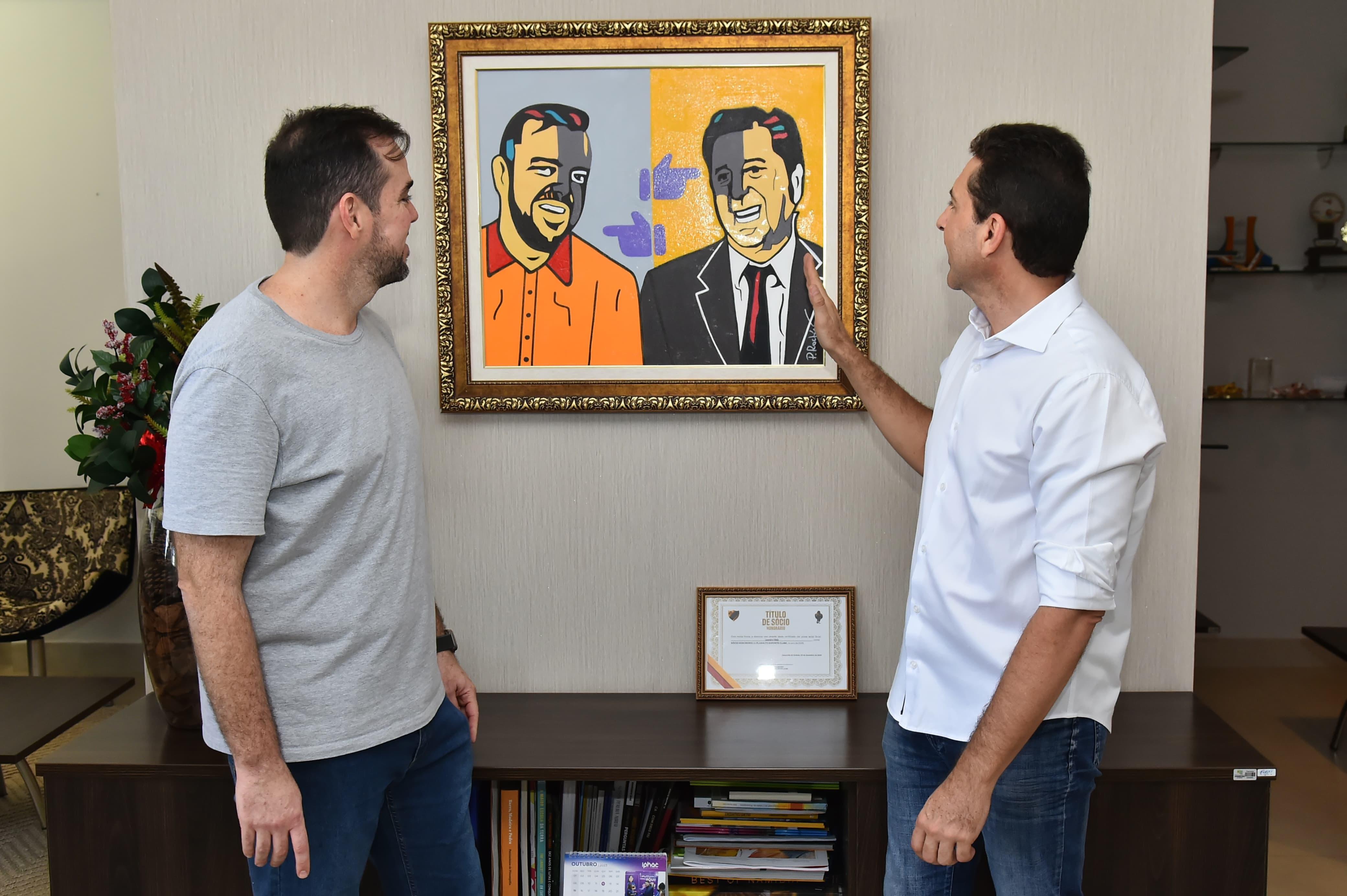 Vilela e Mendanha devolvem quadro histórico ao Gabinete do Prefeito