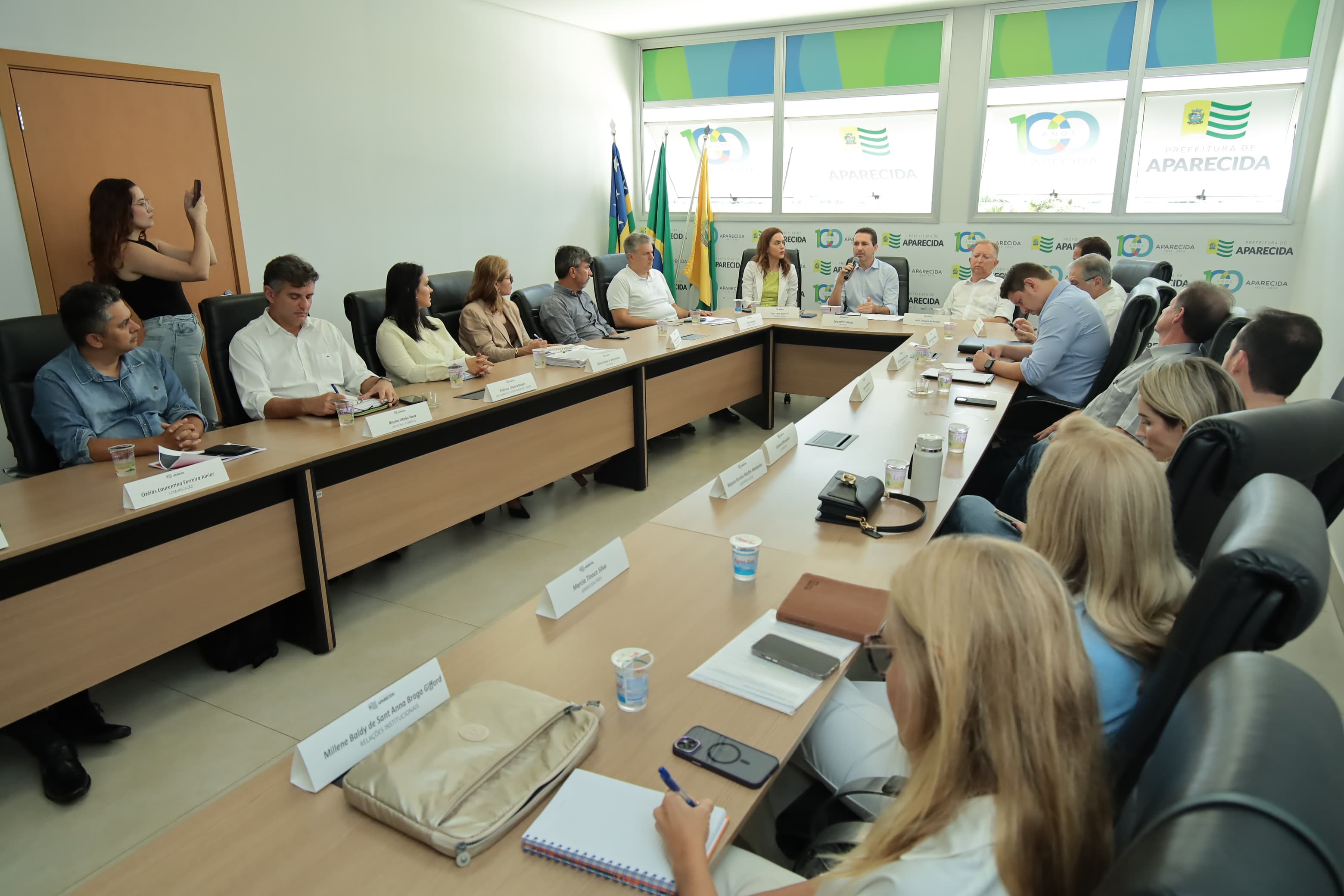 Vilela reúne secretariado para alinhar ações e enfrentar crise financeira em Aparecida