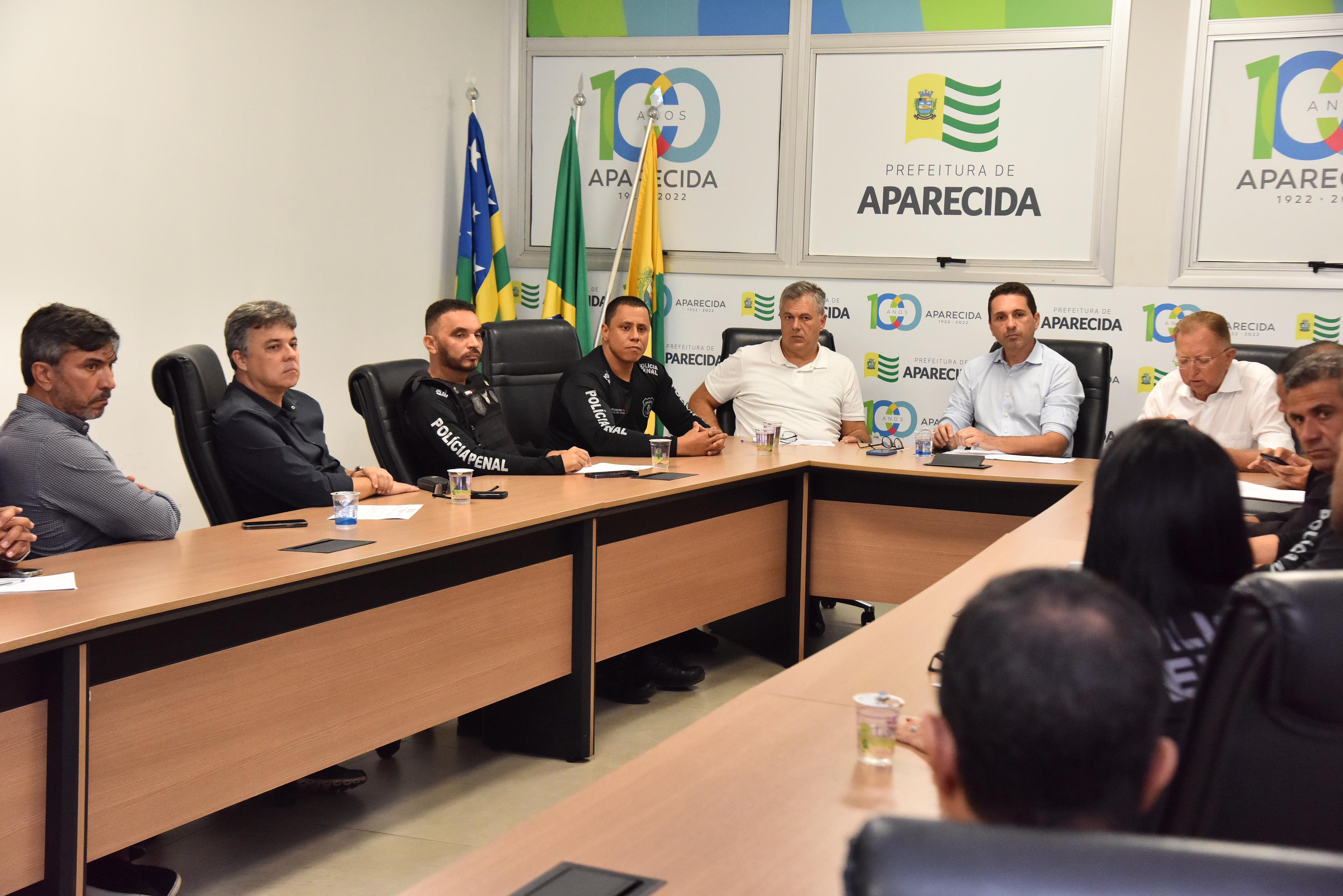 Vilela aumentará equipes de limpeza urbana por meio de parceria com Polícia Penal