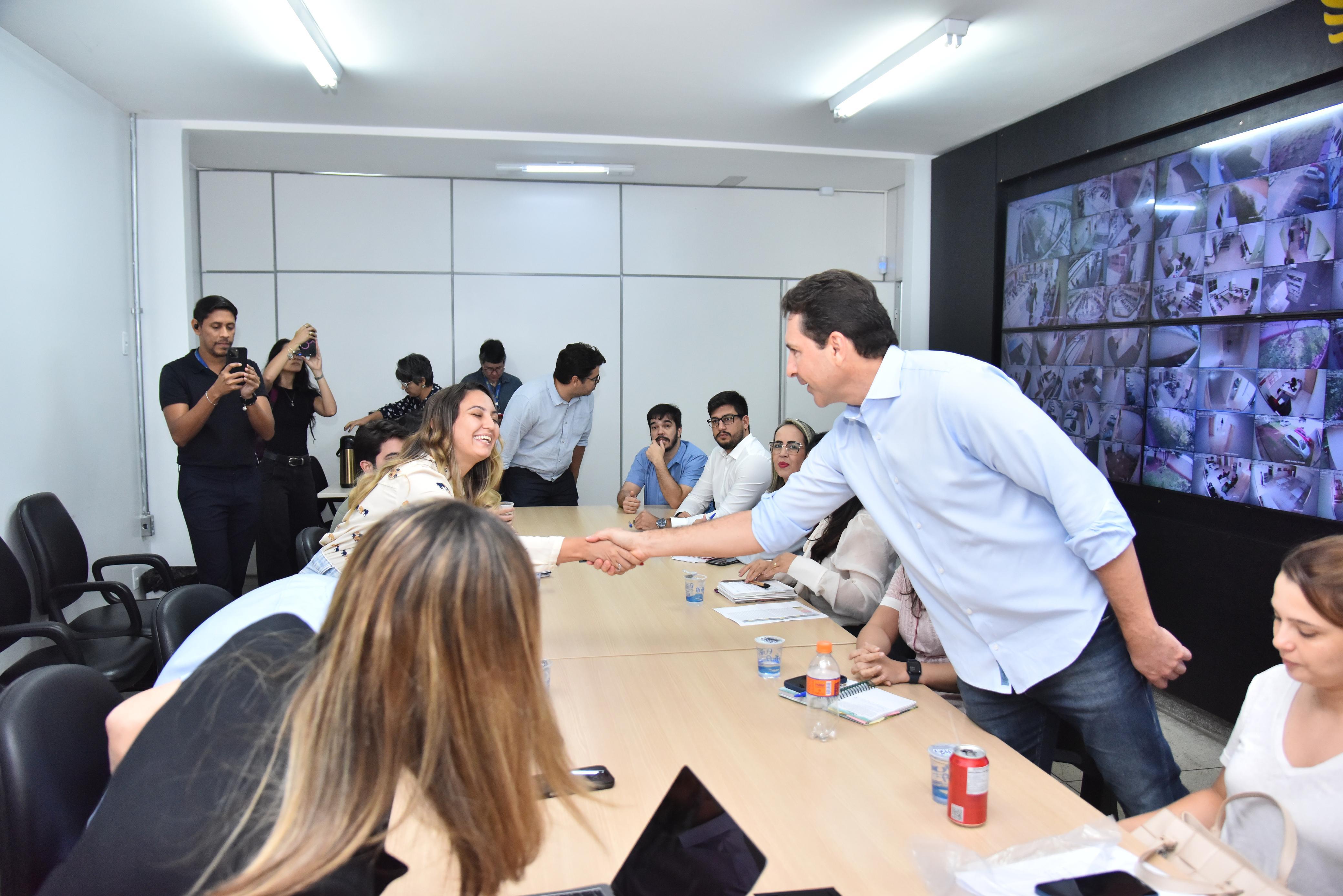 Prefeito Vilela visita Secretaria de Saúde e reforça compromisso com melhorias no atendimento
