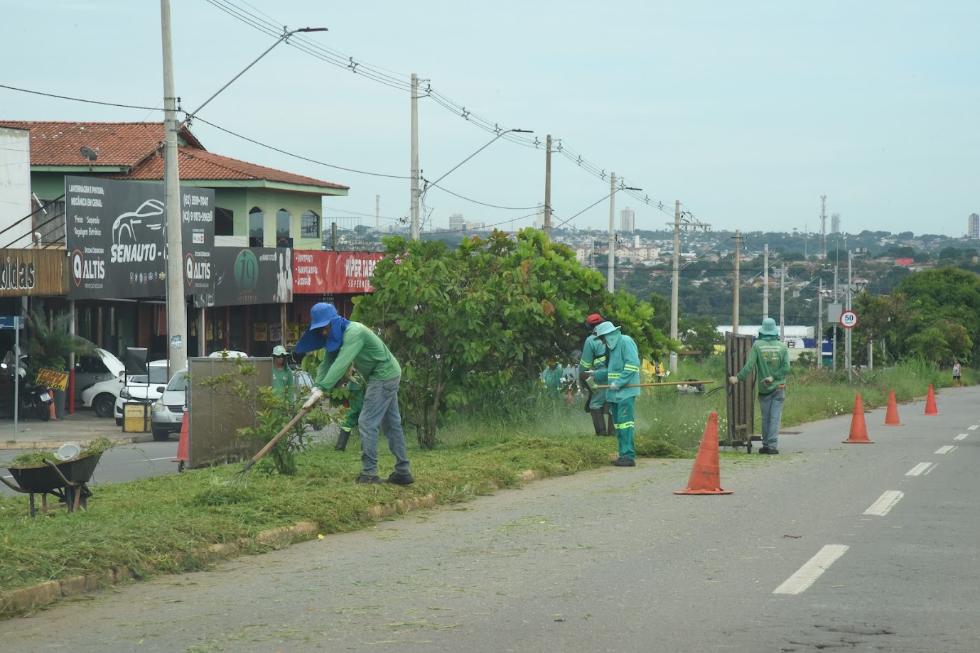Prefeitura de Aparecida realiza força-tarefa de limpeza na região do setor Madre Germana nesta sexta, 13
