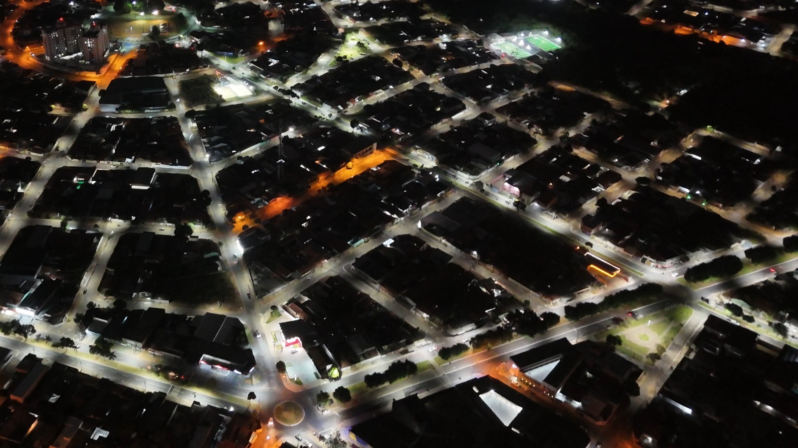 Programa Ilumina Aparecida moderniza mais de 20 mil pontos de iluminação com lâmpadas de LED