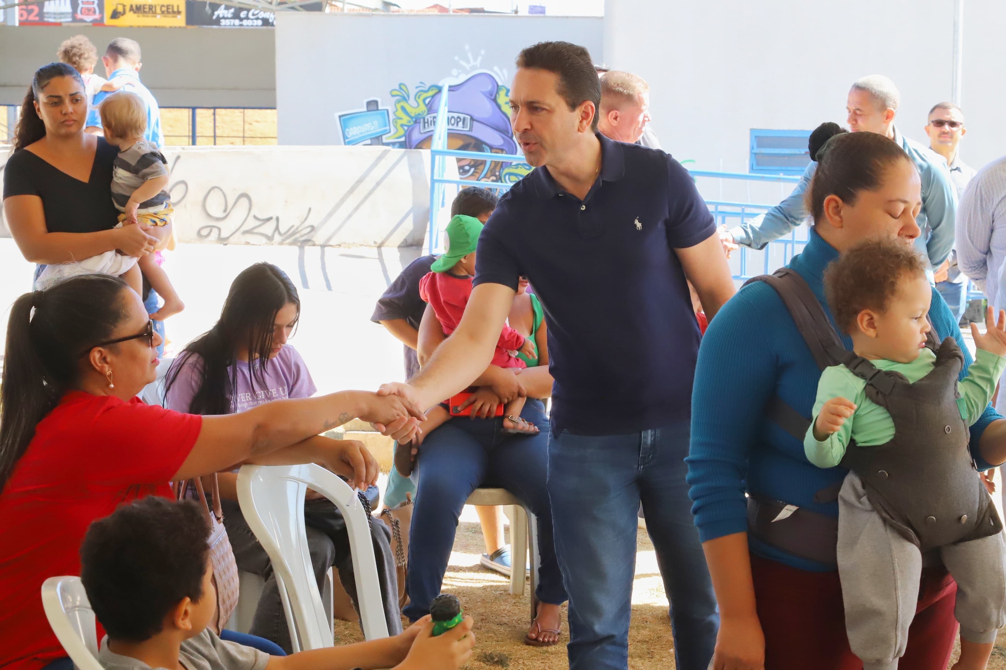 Com apoio da Prefeitura, Estado substitui cartões do programa Mães de Goiás em Aparecida