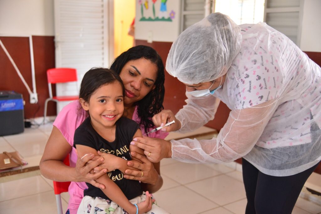 Prefeitura de Aparecida realiza vacinação nas escolas municipais