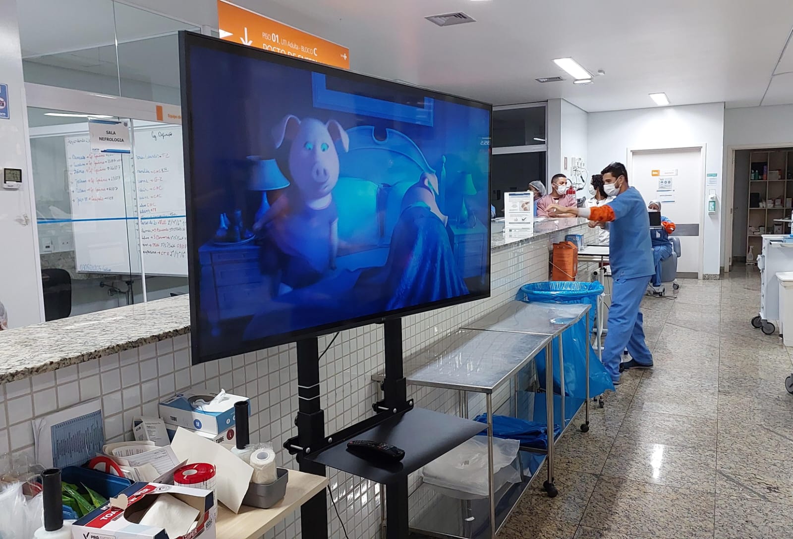 TVs em UTI do HMAP humanizam o cuidado e promovem bem-estar a pacientes críticos