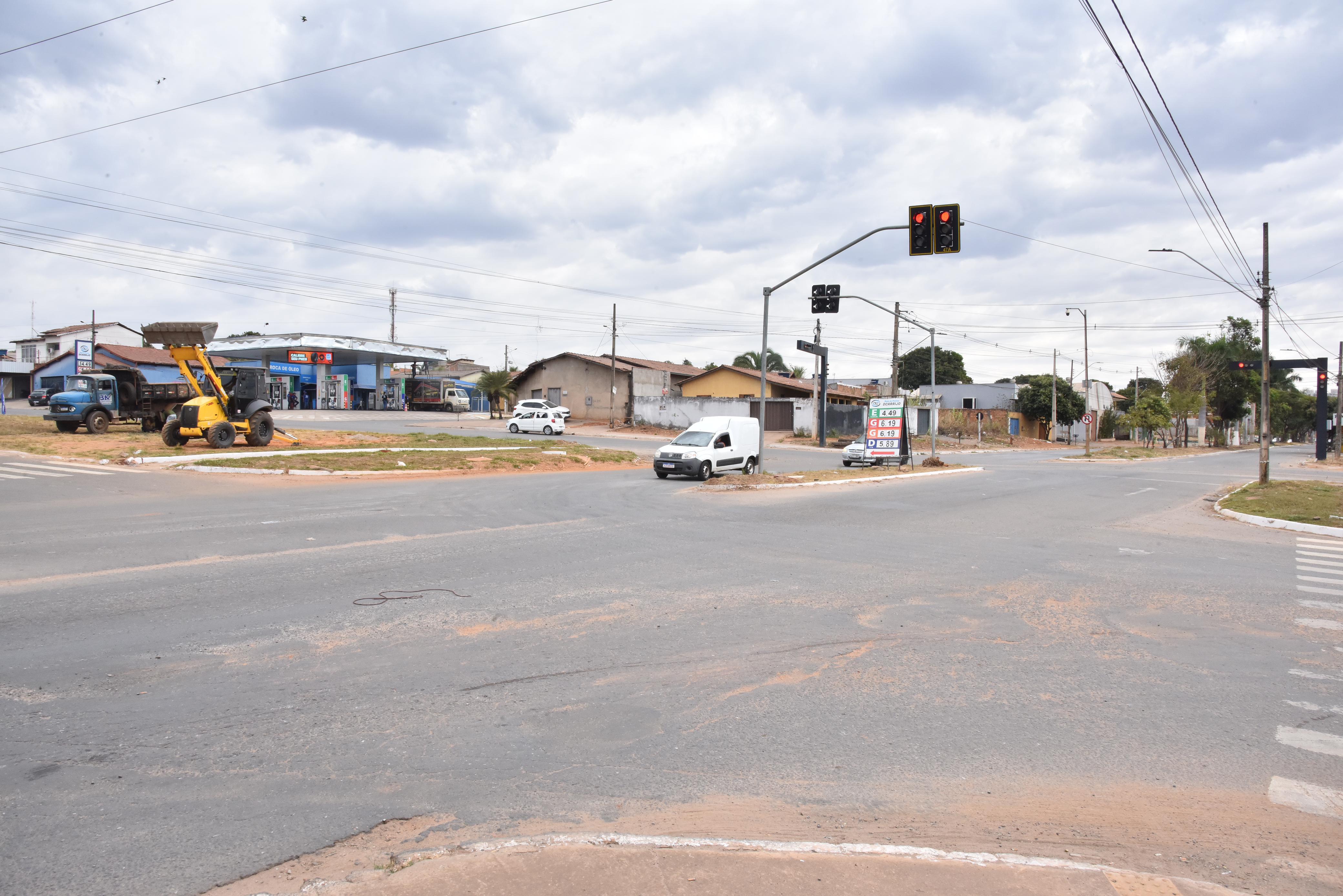 Prefeitura inicia obra com pavimento de concreto em cruzamento estratégico do Jardim dos Buritis