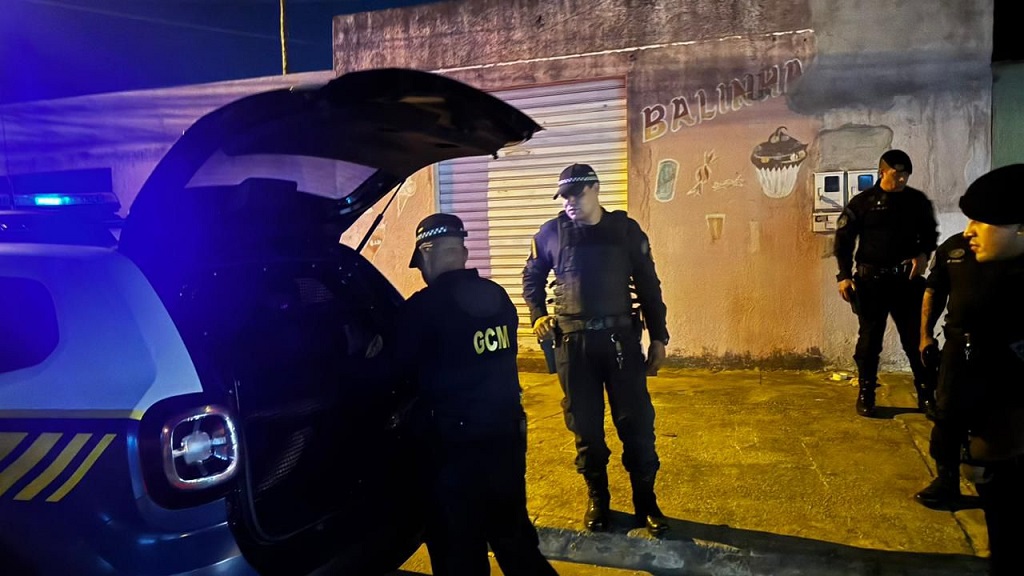 Após denúncia, Semma, GCM e PM resgatam cachorro abandonado e prendem homem suspeito dos maus-tratos