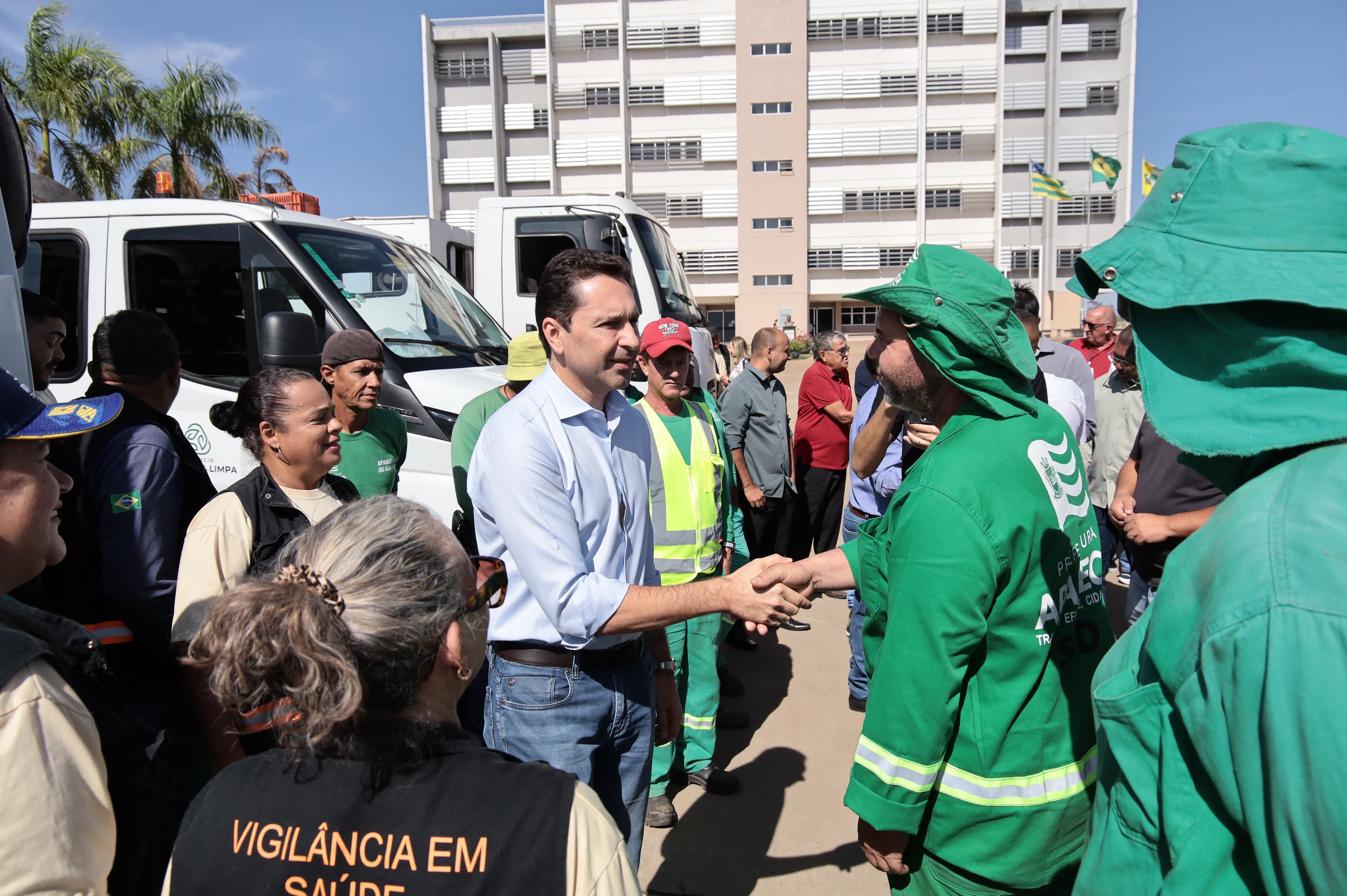 Força-tarefa da prefeitura de Aparecida retira das ruas mais de 10 mil pneus velhos em um dia