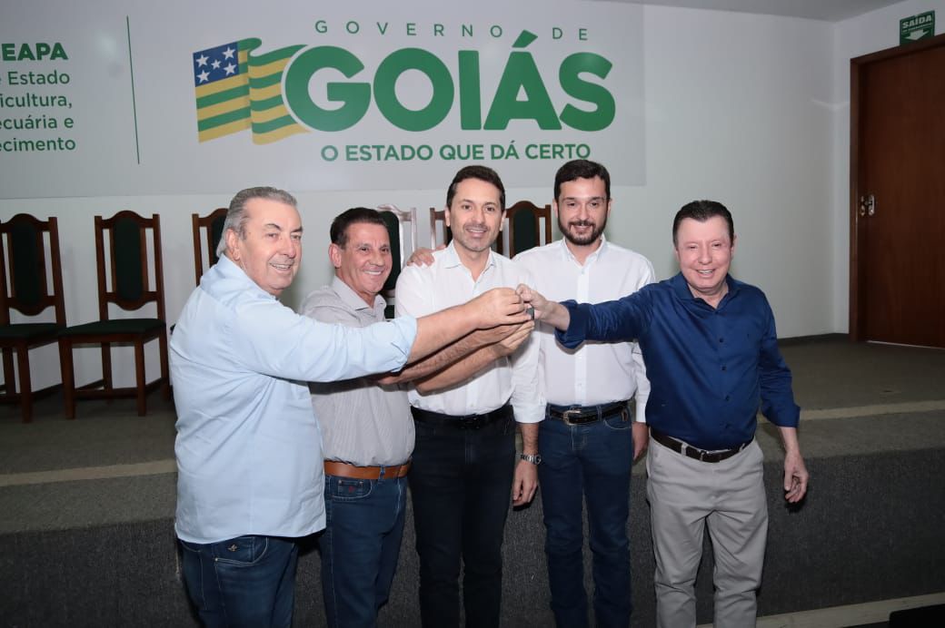 Prefeitura de Aparecida recebe maquinário do Governo de Goiás