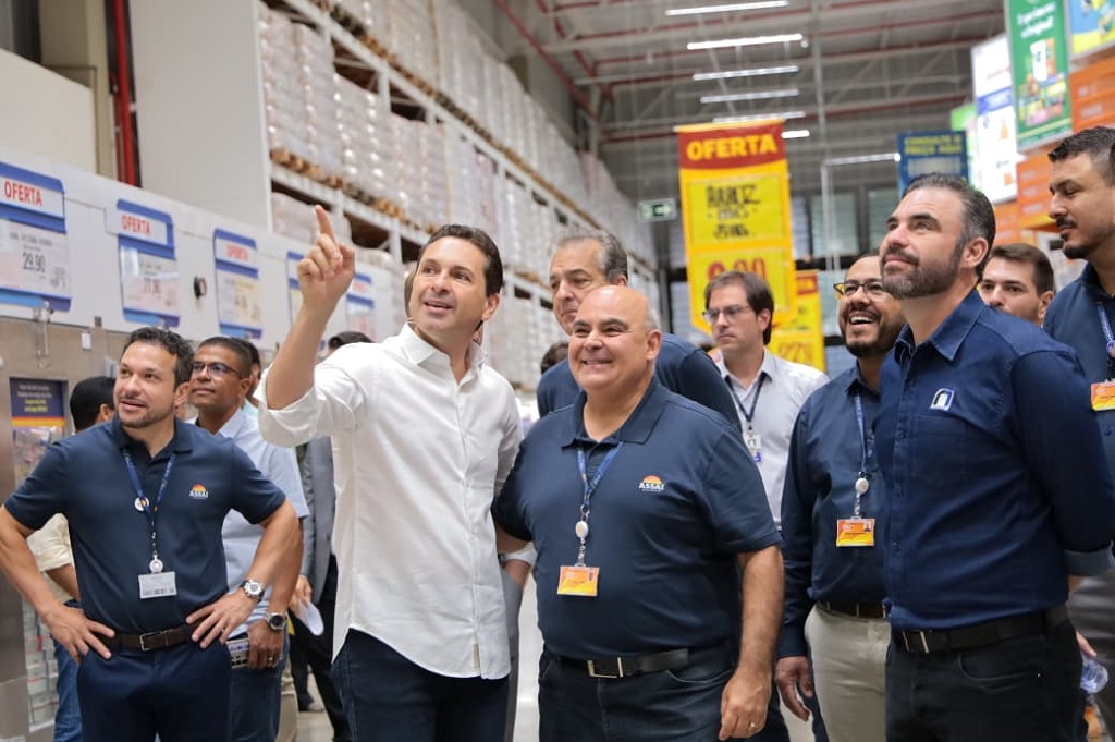 Prefeito Vilela destaca geração de 600 empregos na 1ª loja do Assaí em Aparecida