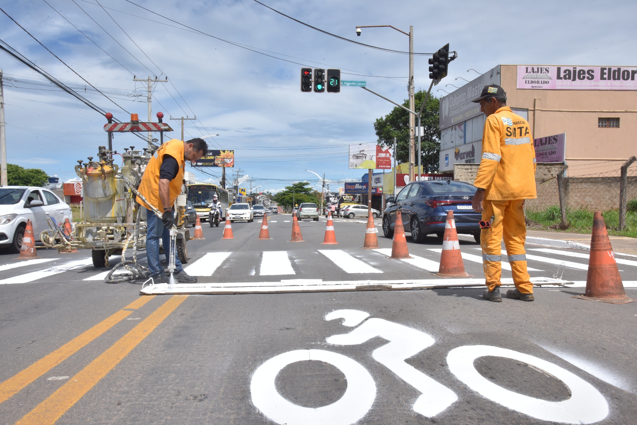 Prefeitura de Aparecida implanta Direita Livre, semáforos inteligentes e sinalização para melhorar fluidez do trânsito