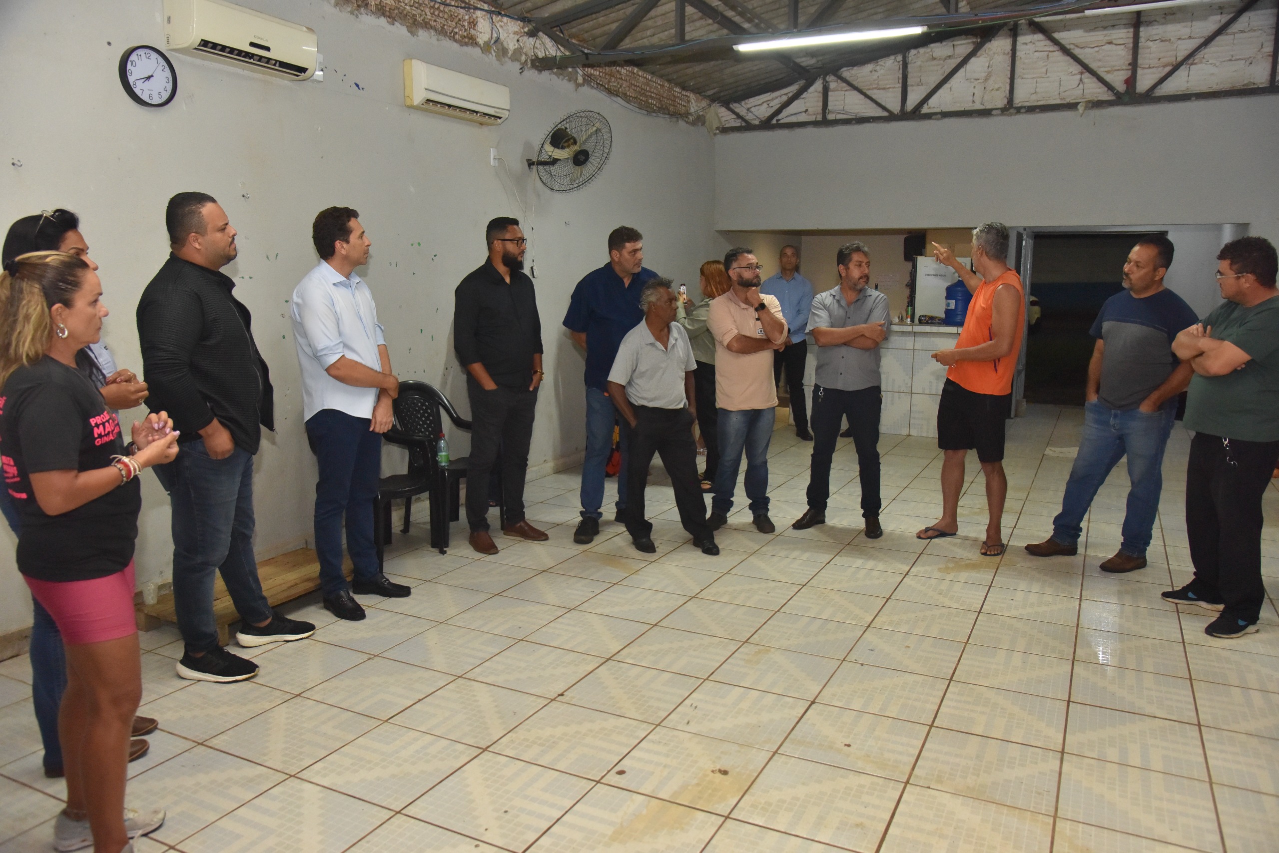 Em reunião com moradores, prefeito Vilela afirma que nova etapa de asfalto do Buriti Sereno começa após o período chuvoso