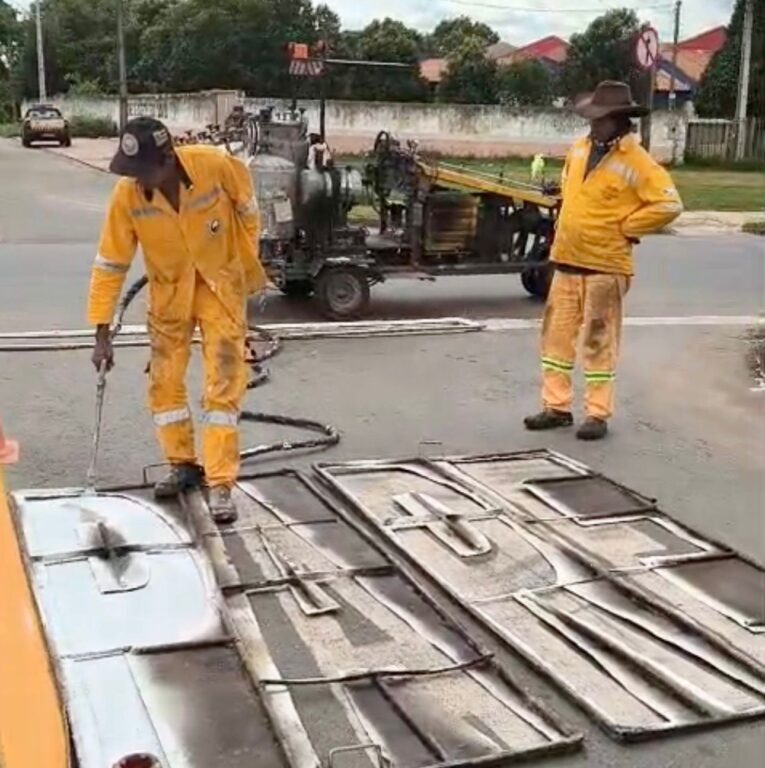 Prefeitura de Aparecida renova sinalização de trânsito no entorno de escolas e CMEIs