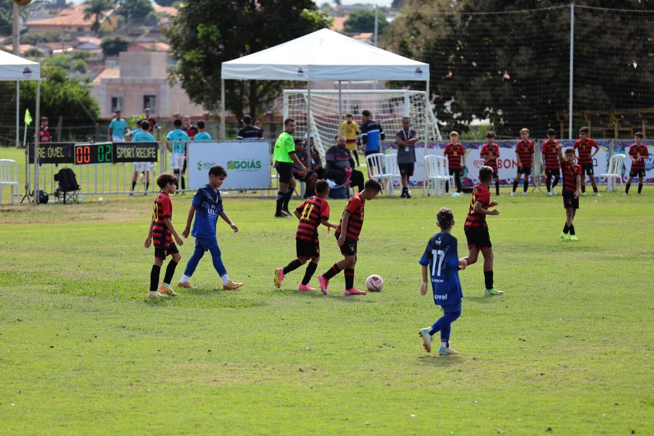 Esporte realiza peneira para selecionar jogadores para integrar os times do município no GO CUP 2026