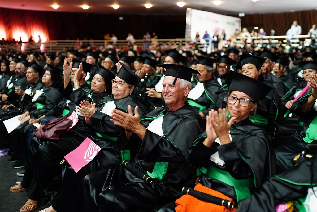 45 idosos de Aparecida se formam em curso do Governo de Goiás