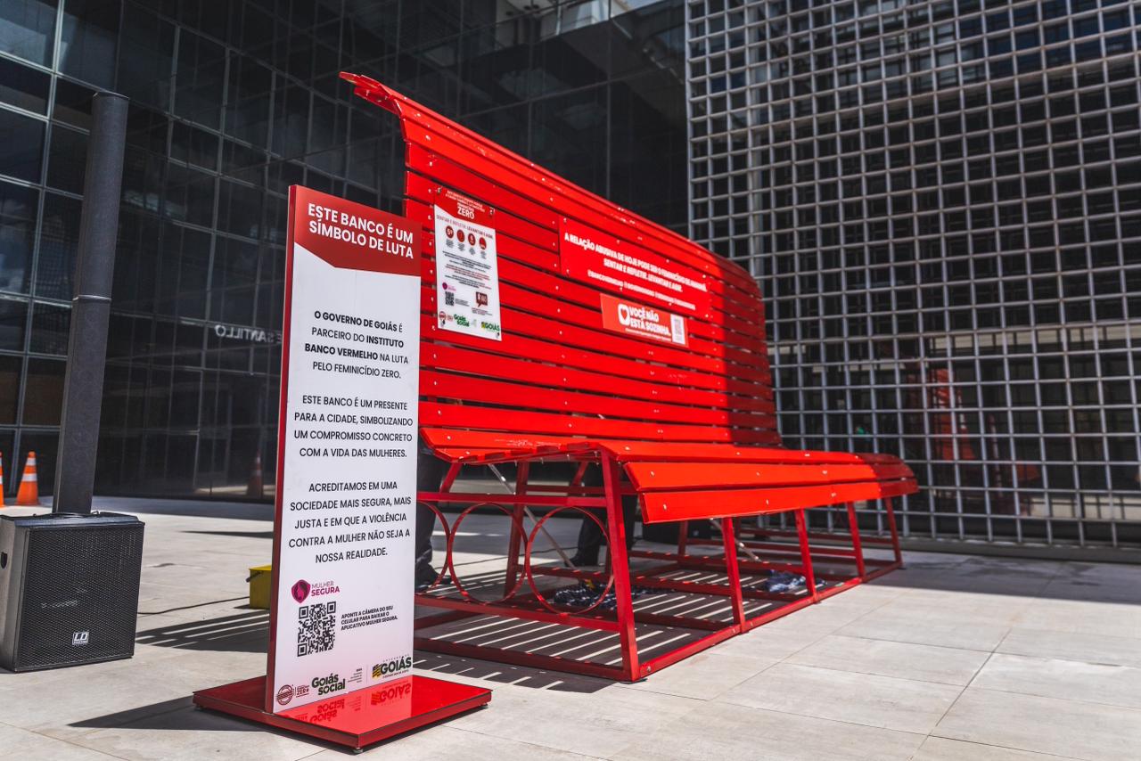 Prefeitura de Aparecida instala Banco Vermelho na Cidade Administrativa em ação de combate à violência contra a mulher