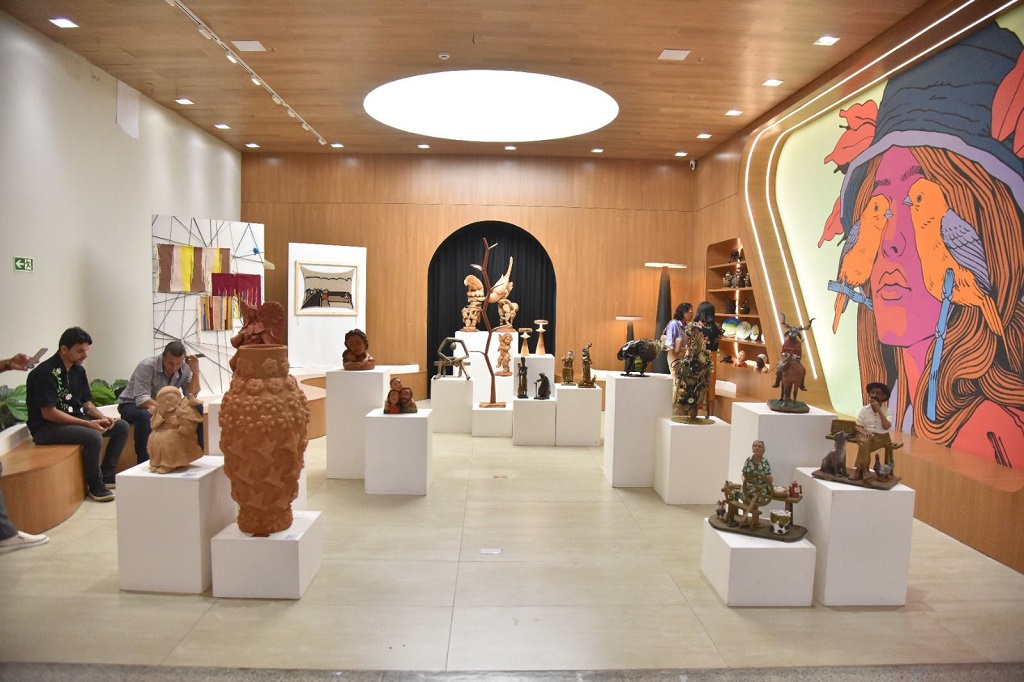 Aparecida abre exposição “Traço Nativo” com obras de artesãos goianos no Buriti Shopping