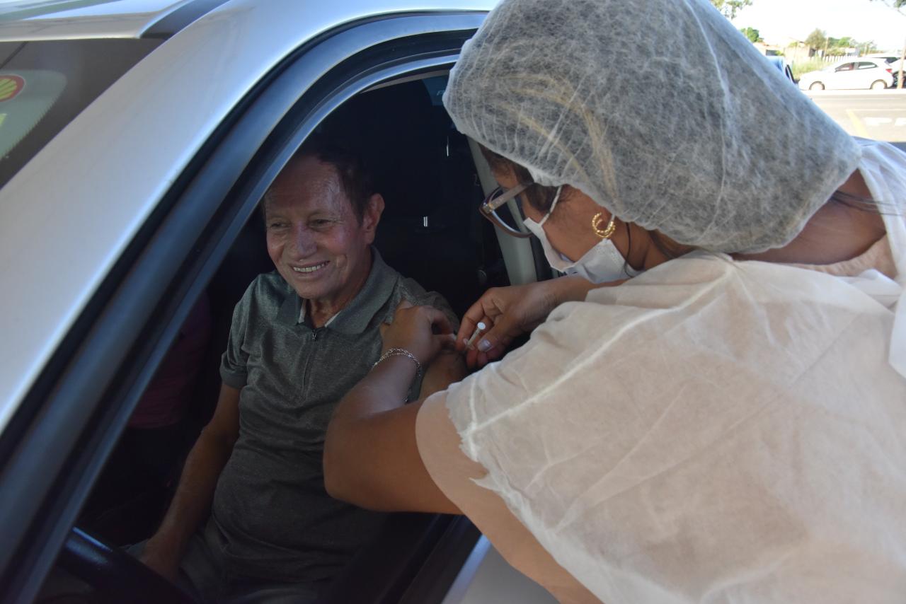 Primeiro drive-trhu de vacinação contra a gripe em Goiás segue até quinta-feira, 30, em Aparecida