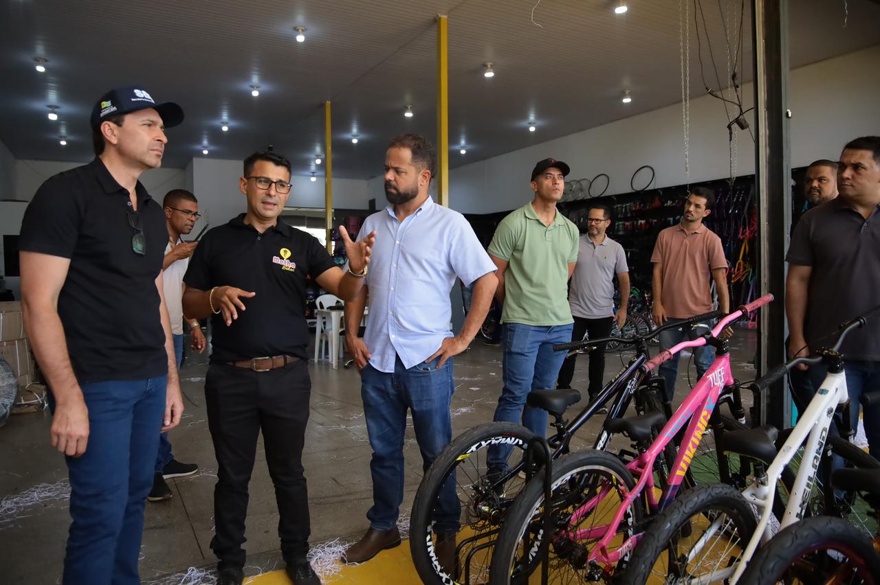 Prefeito Vilela mantém agenda no feriado com vistorias no Jardim Tiradentes