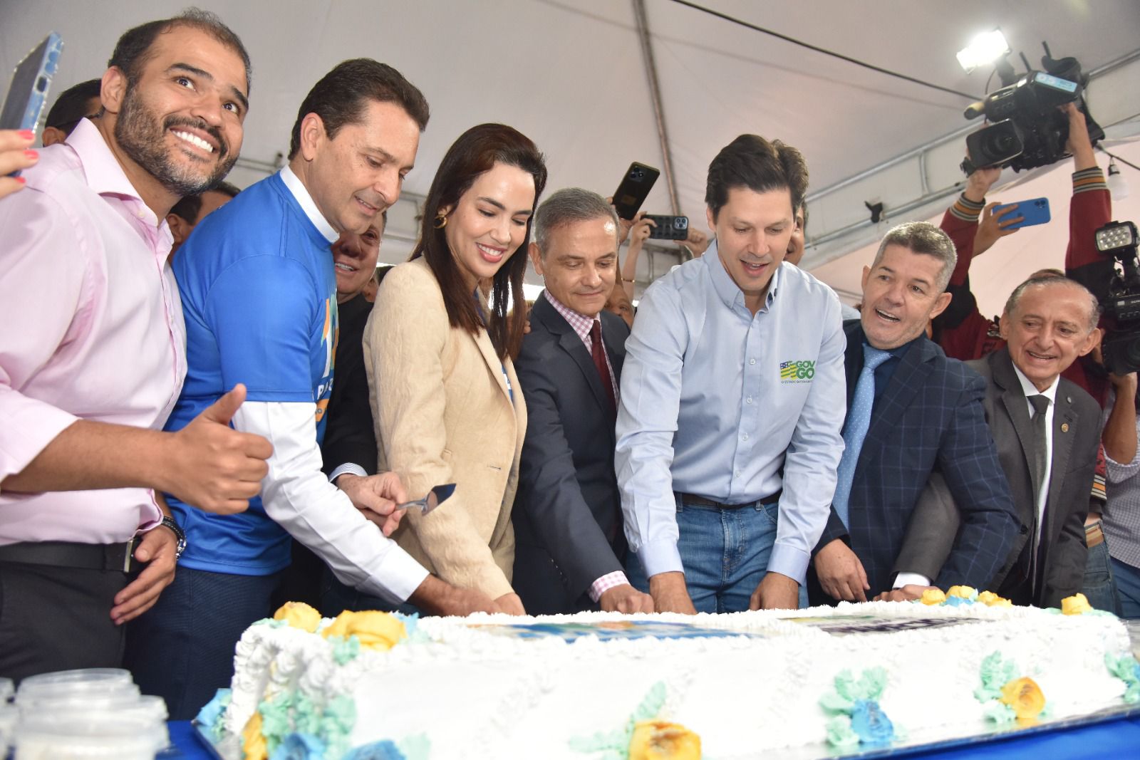 Aparecida comemora 104 anos de desenvolvimento com desfile cívico e bolo
