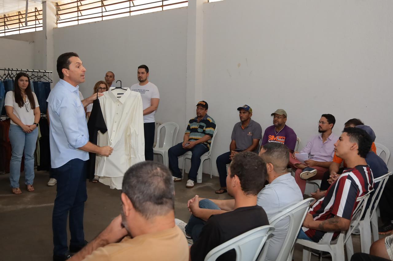 Assistência Social recebe 1,5 mil peças de roupas novas arrecadadas em evento esportivo