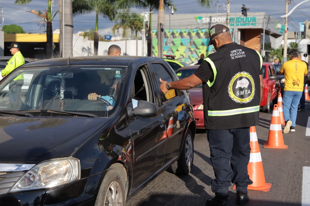 Maio Amarelo mobiliza Aparecida de Goiânia com blitz educativa e orientação no trânsito