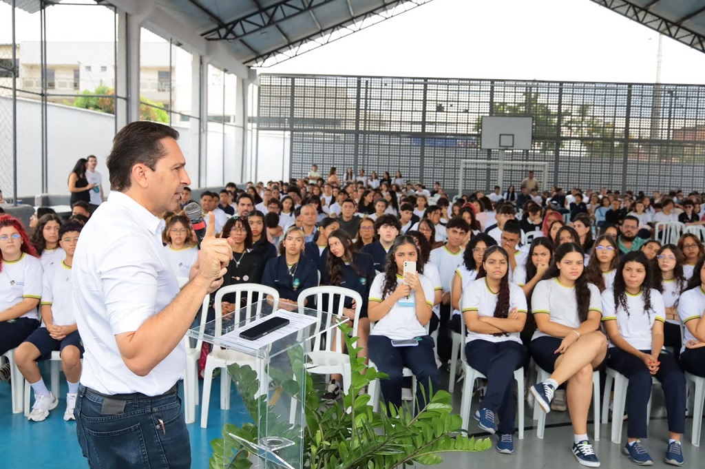 Vilela participa de entrega de melhorias em duas escolas estaduais em Aparecida e destaca investimentos para fortalecer o ensino