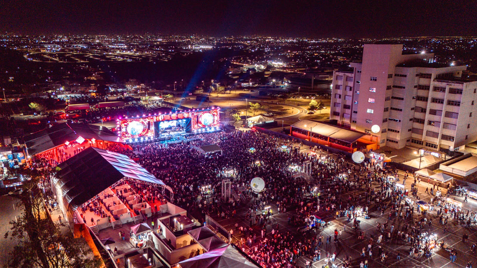 Público recorde marca segunda noite do 17º Aparecida é Show