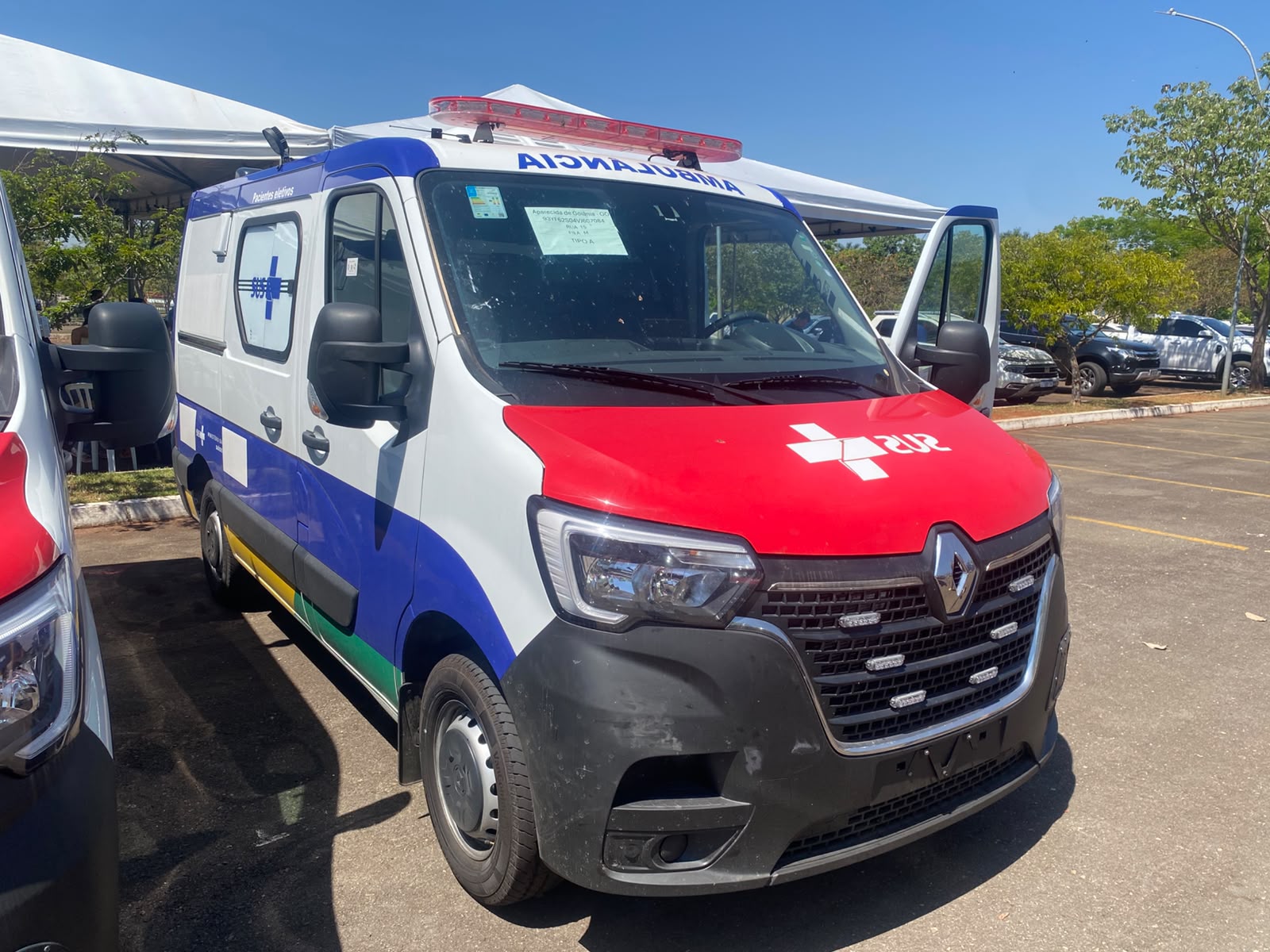 Prefeitura de Aparecida recebe nova ambulância para transporte de pacientes