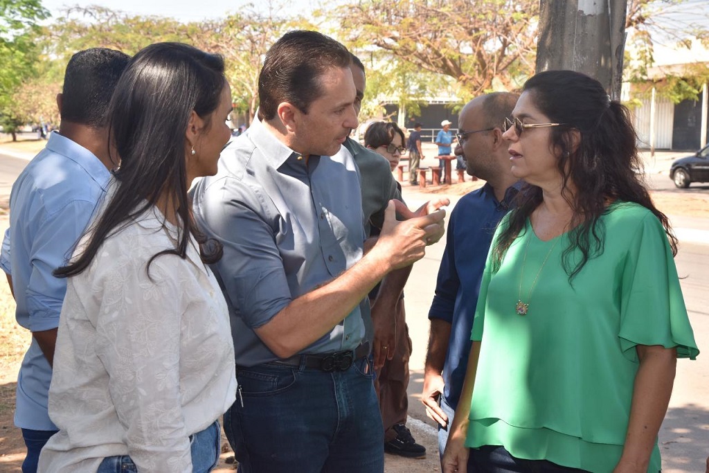 Prefeito Vilela acompanha início da limpeza do Parque Colina Azul para revitalização do espaço