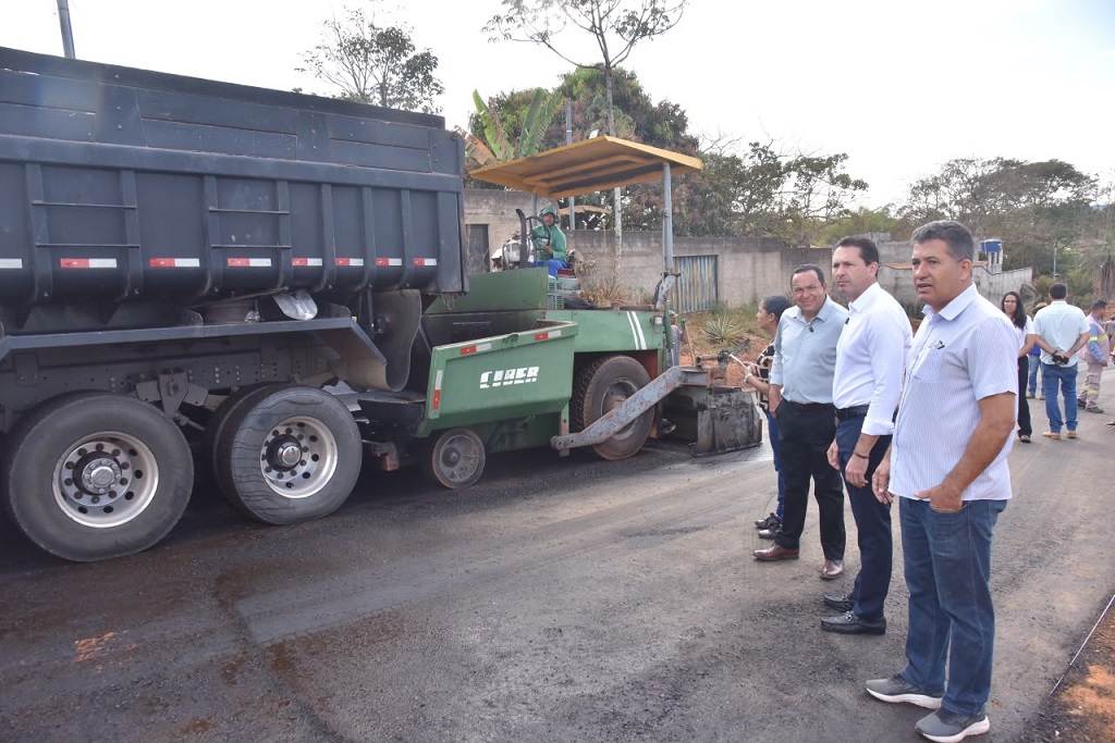 Prefeitura de Aparecida avança com obras de pavimentação em bairros da cidade