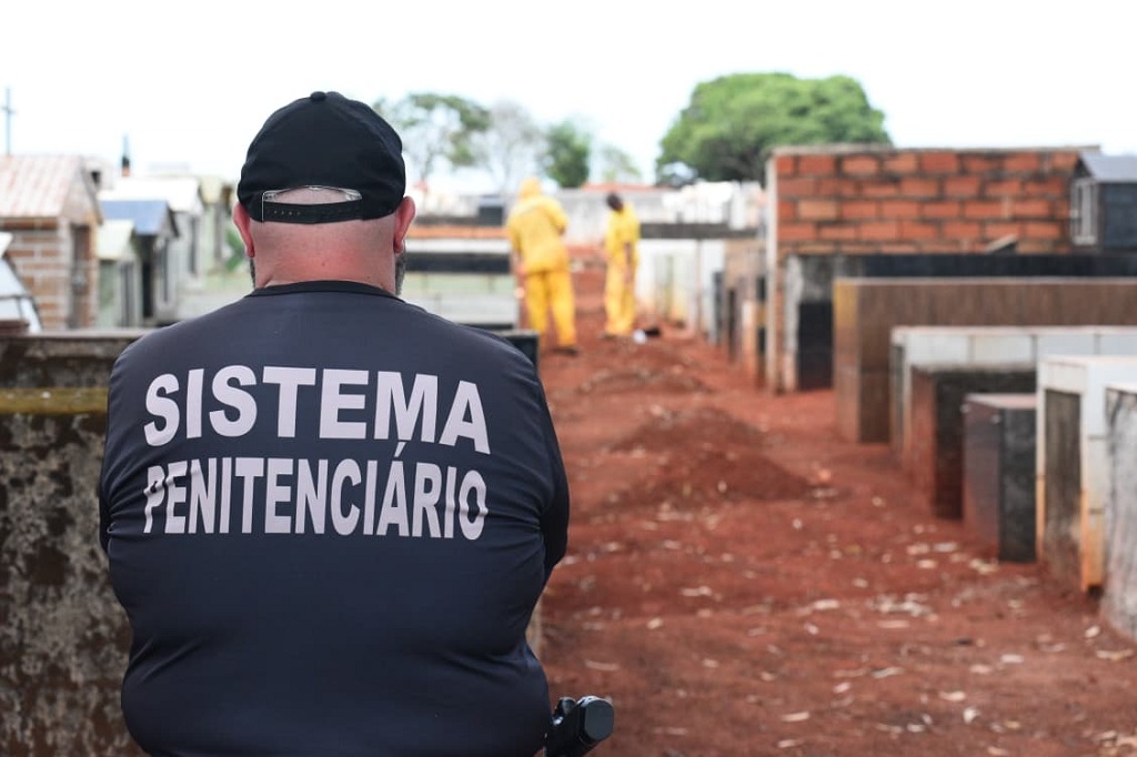 Prefeitura de Aparecida promove força-tarefa de limpeza no Cemitério Jardim da Esperança com mobilização de reeducandos